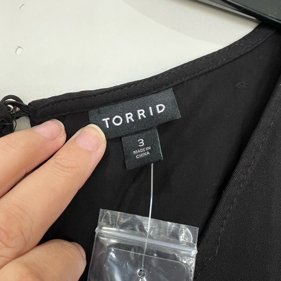 Torrid Challis Flutter Sleeve Jumpsuit in Black Size 3x New With Tags - Picture 8 of 10